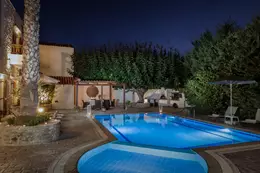 Amazing Villas In Crete Villa Asteri The Pool At Night